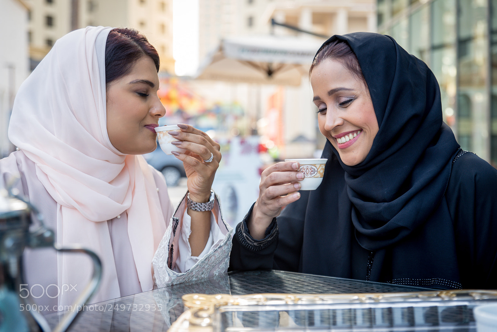 Nikon D610 sample photo. Two arabian girlfriends bonding photography