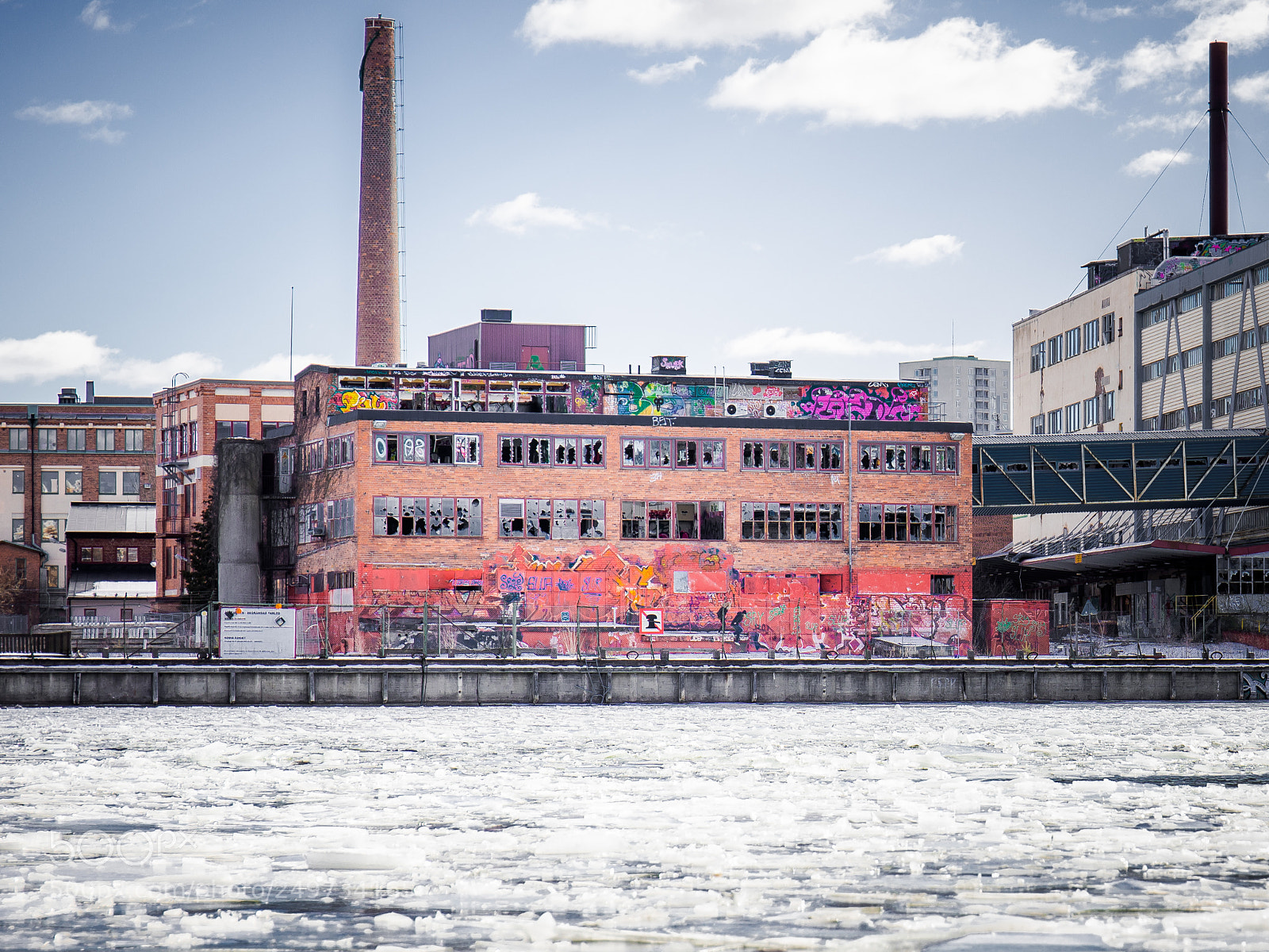 Canon EOS 5D Mark IV sample photo. The old factory photography