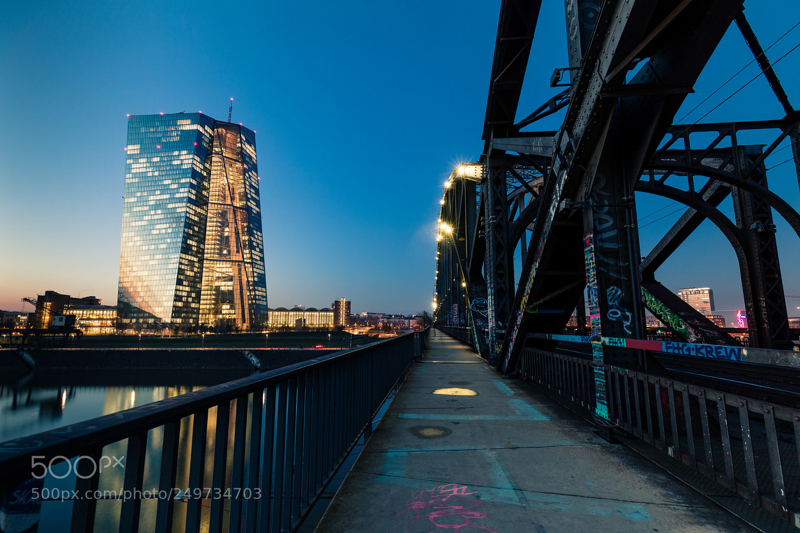 Canon EOS 5D Mark IV sample photo. Frankfurt european central bank photography