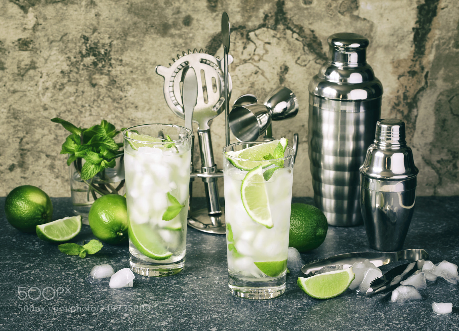 Canon EOS 5D Mark IV sample photo. Mojito cocktail with lime photography