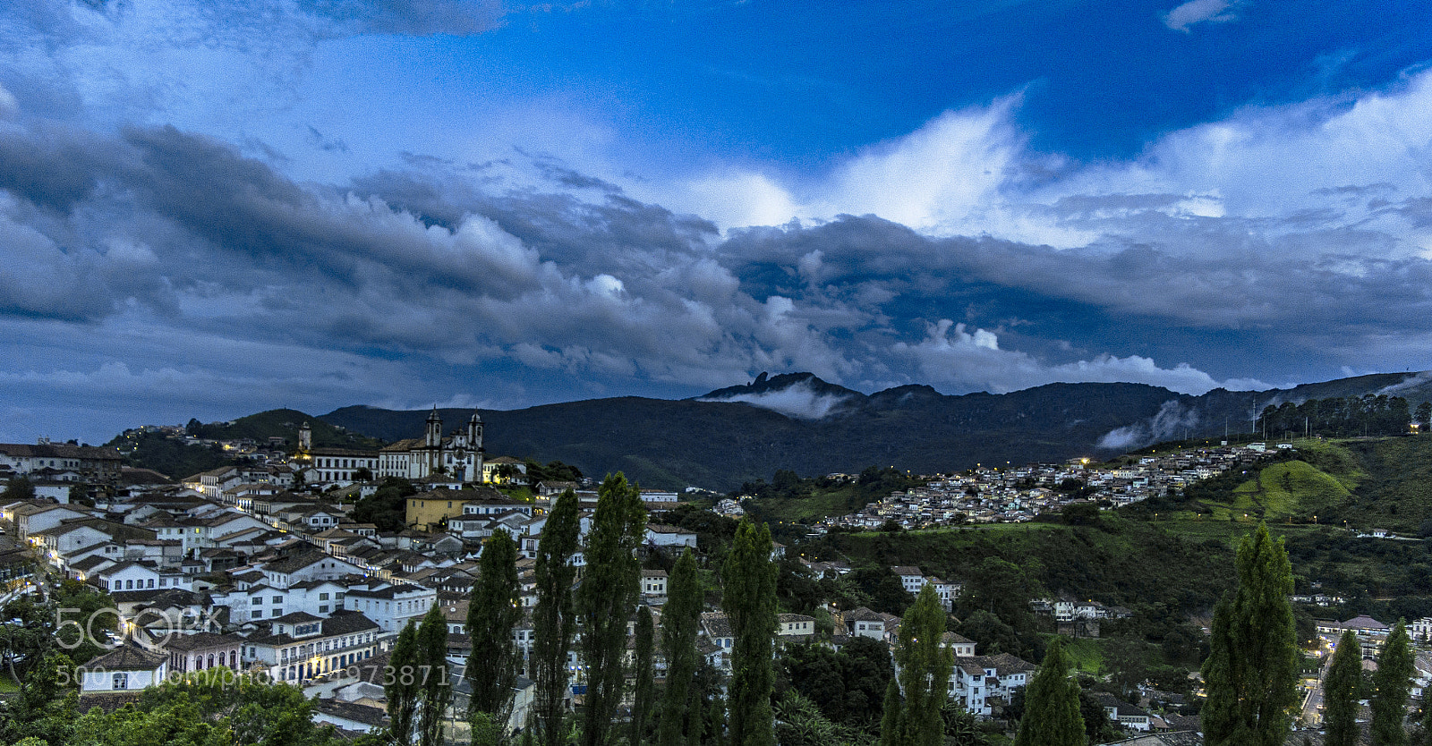 Nikon D5100 sample photo. Hdr try black gold photography