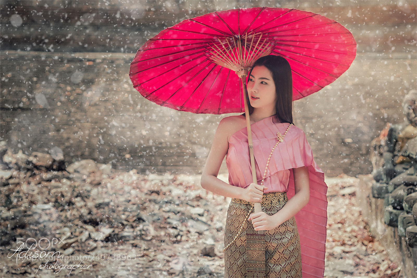 Canon EOS 700D (EOS Rebel T5i / EOS Kiss X7i) sample photo. Portrait dress thai photography