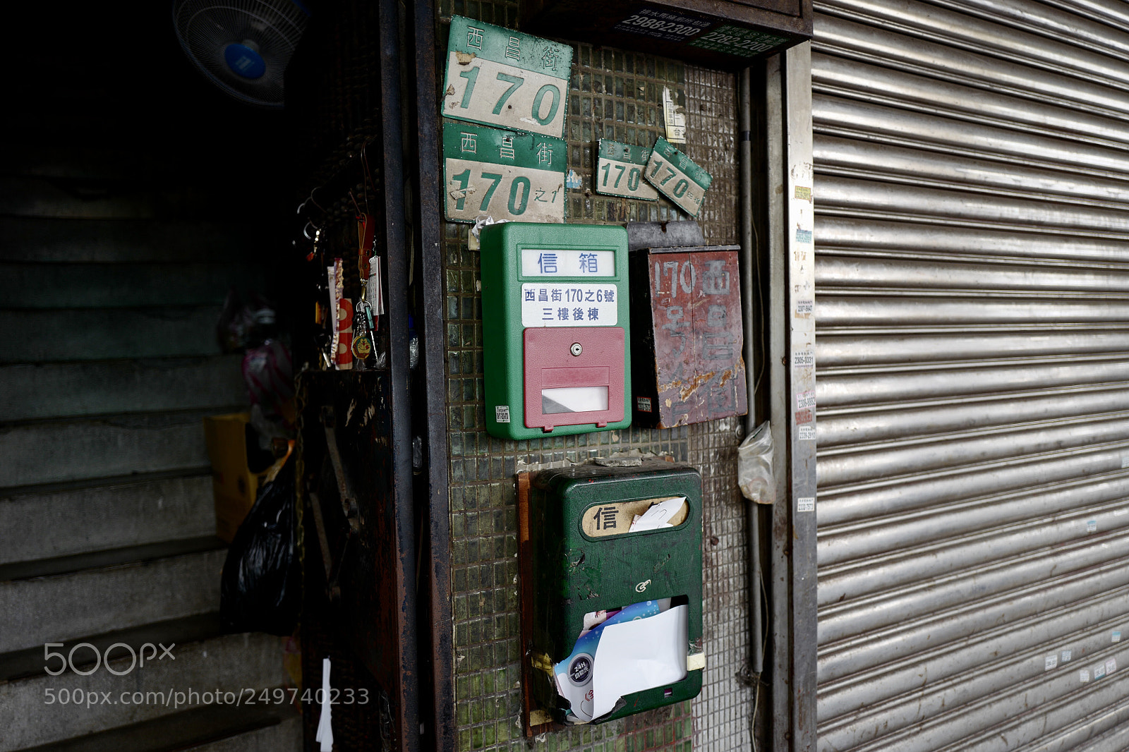 Leica Q (Typ 116) sample photo. 西昌街，可能我在大陸也對西昌這個地方感覺亂亂的，所以決定這裡亂亂的還比較應景 photography