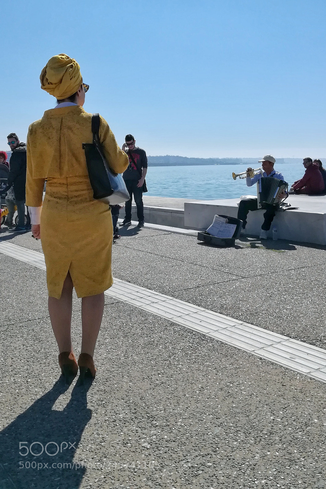 HUAWEI PRA-LX1 sample photo. The yellow woman photography