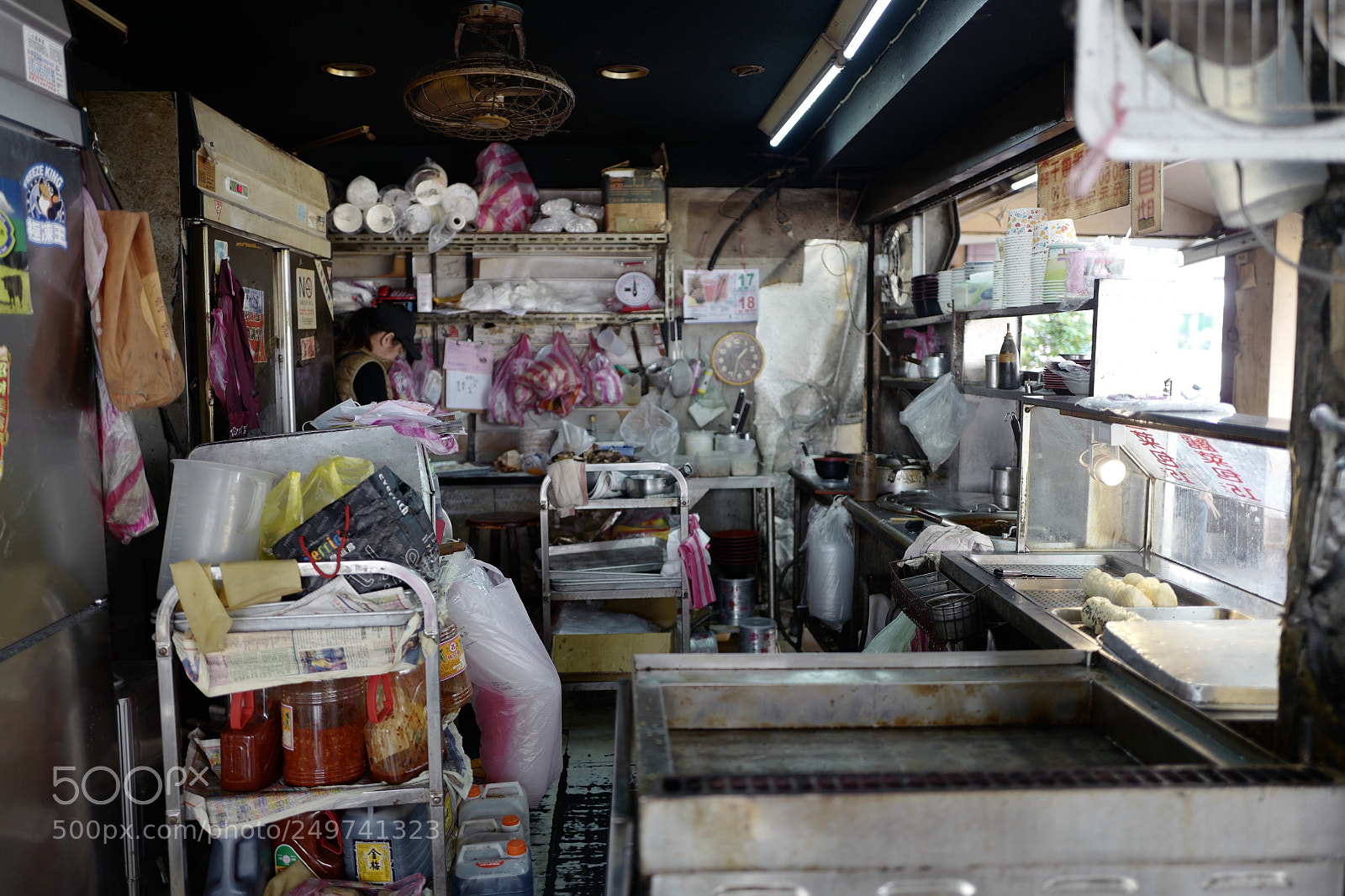Leica Q (Typ 116) sample photo. 老實說這種廚房在我那邊的話被被投訴食品衛生不合格的。 photography