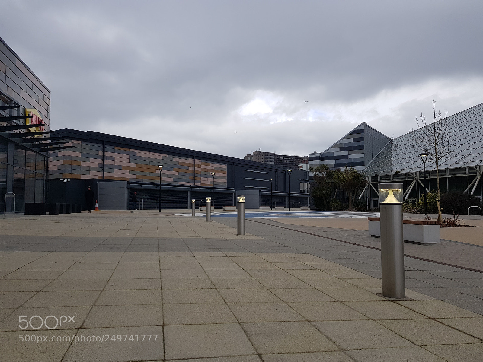 Samsung Galaxy S8 sample photo. Light way photography