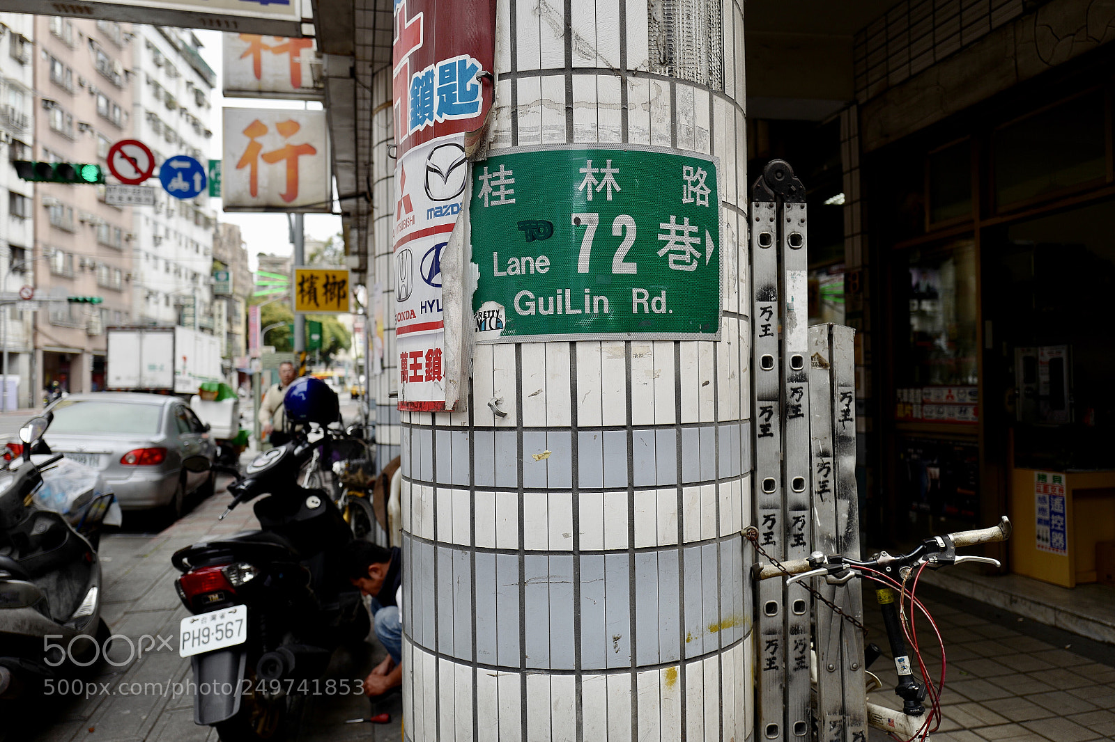 Leica Q (Typ 116) sample photo. 走過桂林路口 photography