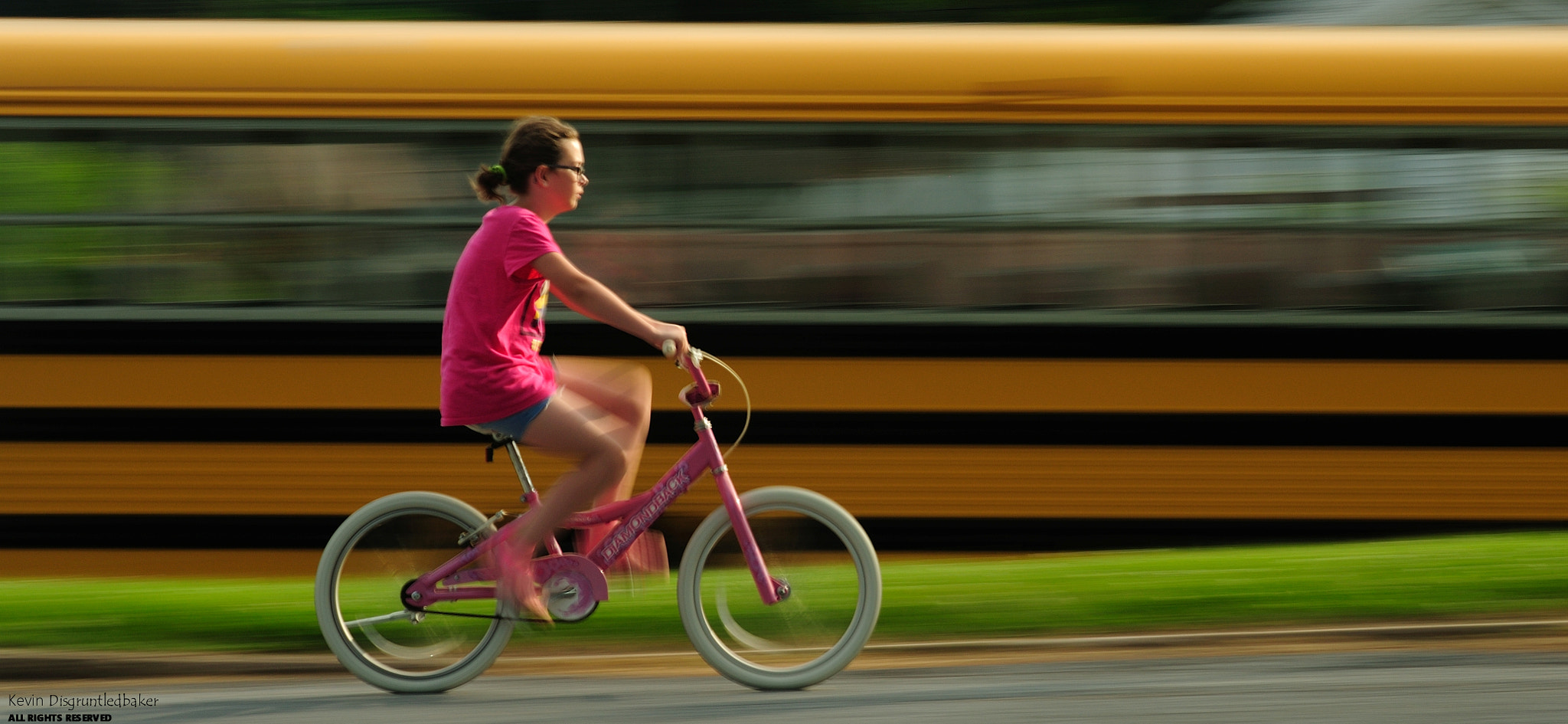 Nikon D90 sample photo. Racing the bus photography