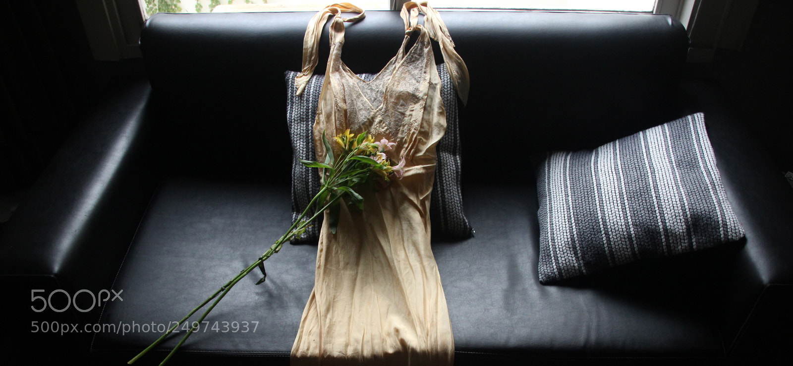 Canon EOS 600D (Rebel EOS T3i / EOS Kiss X5) sample photo. The vintage gown photography