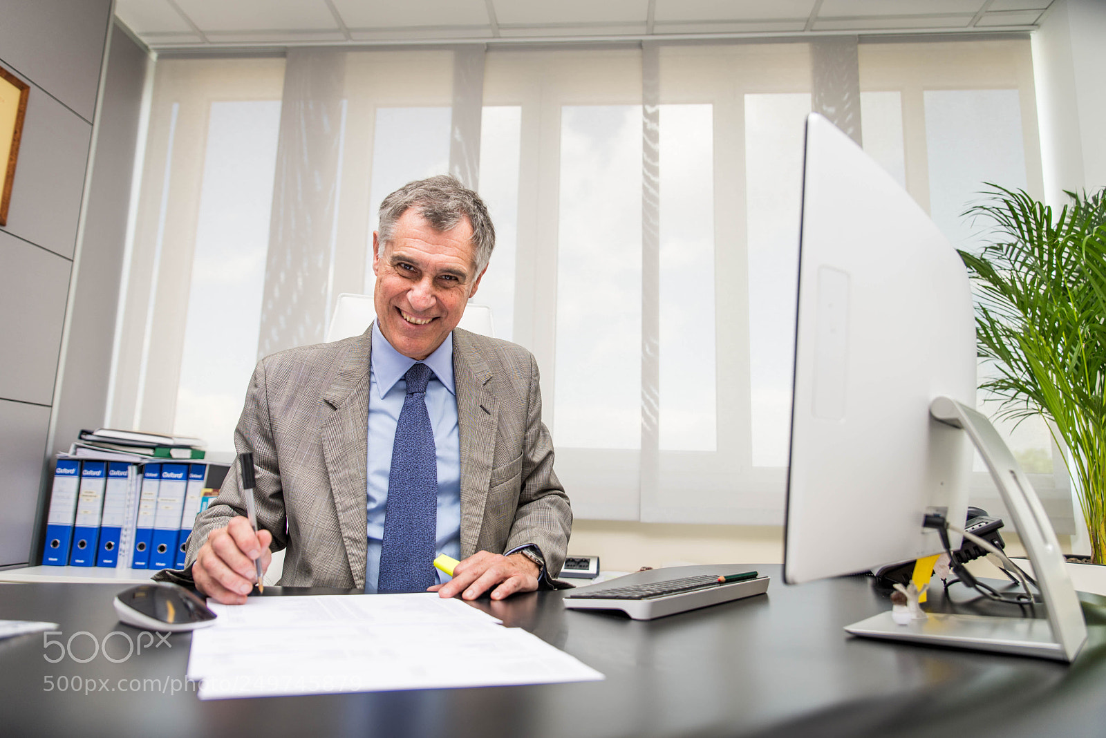 Nikon D610 sample photo. Businessman in a office photography