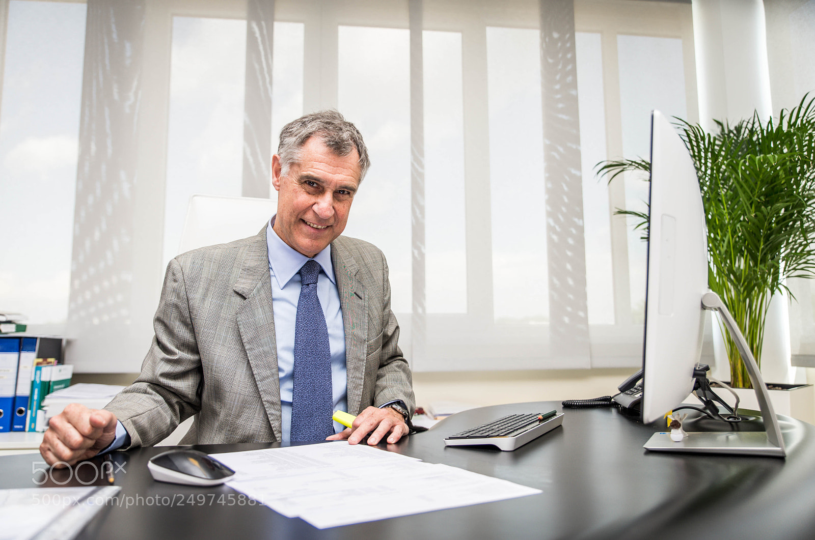 Nikon D610 sample photo. Businessman in a office photography