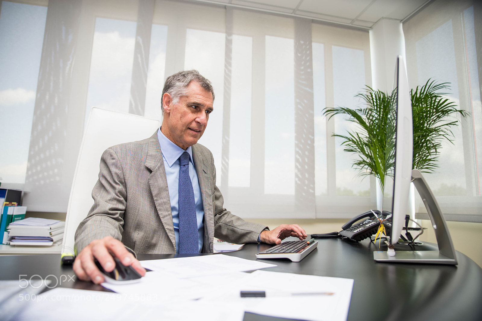 Nikon D610 sample photo. Businessman in a office photography