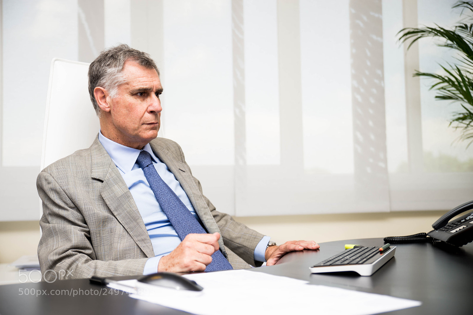 Nikon D610 sample photo. Businessman in a office photography