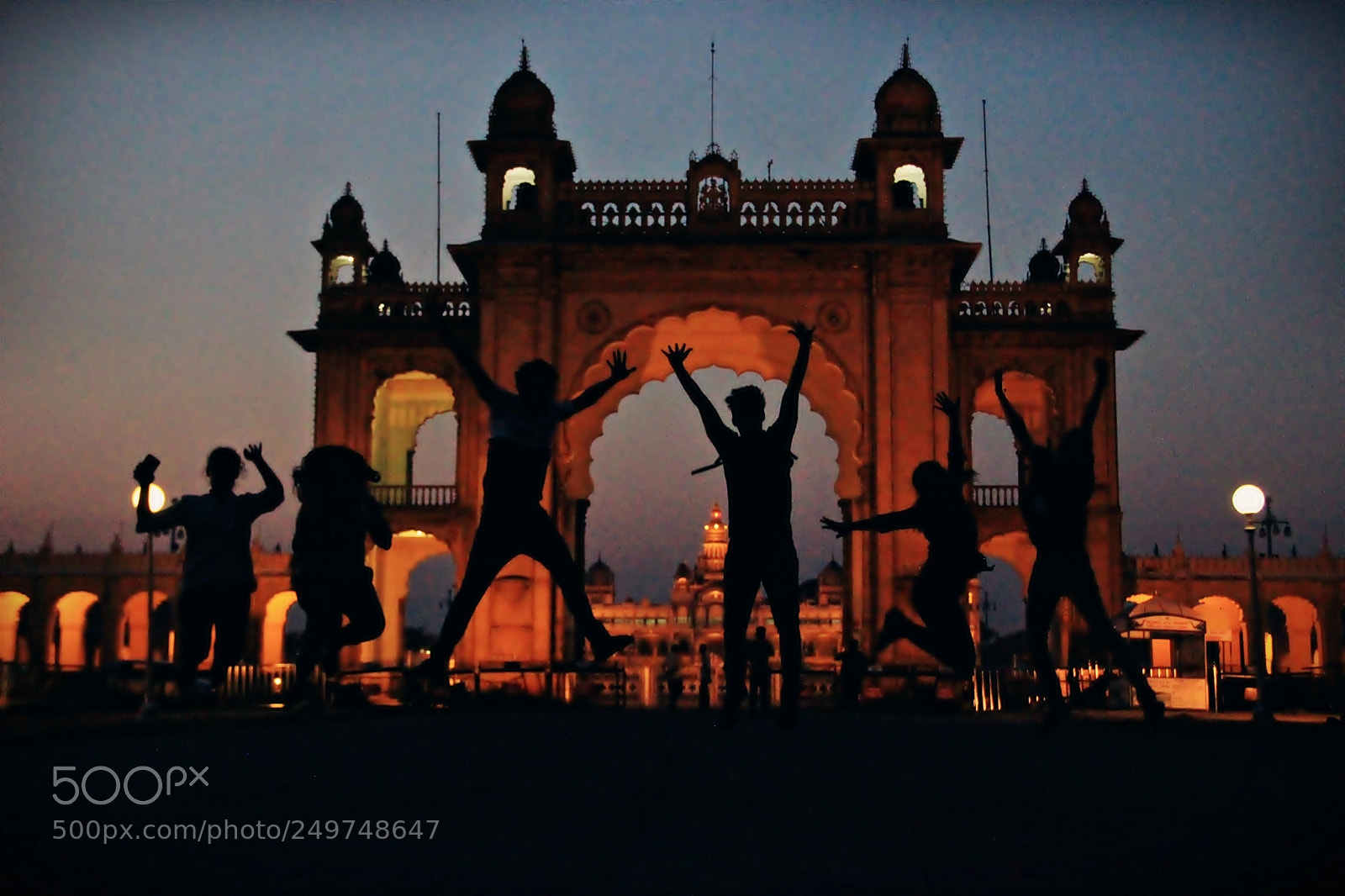 Canon EF-S 18-135mm F3.5-5.6 IS sample photo. Mysore gateway photography