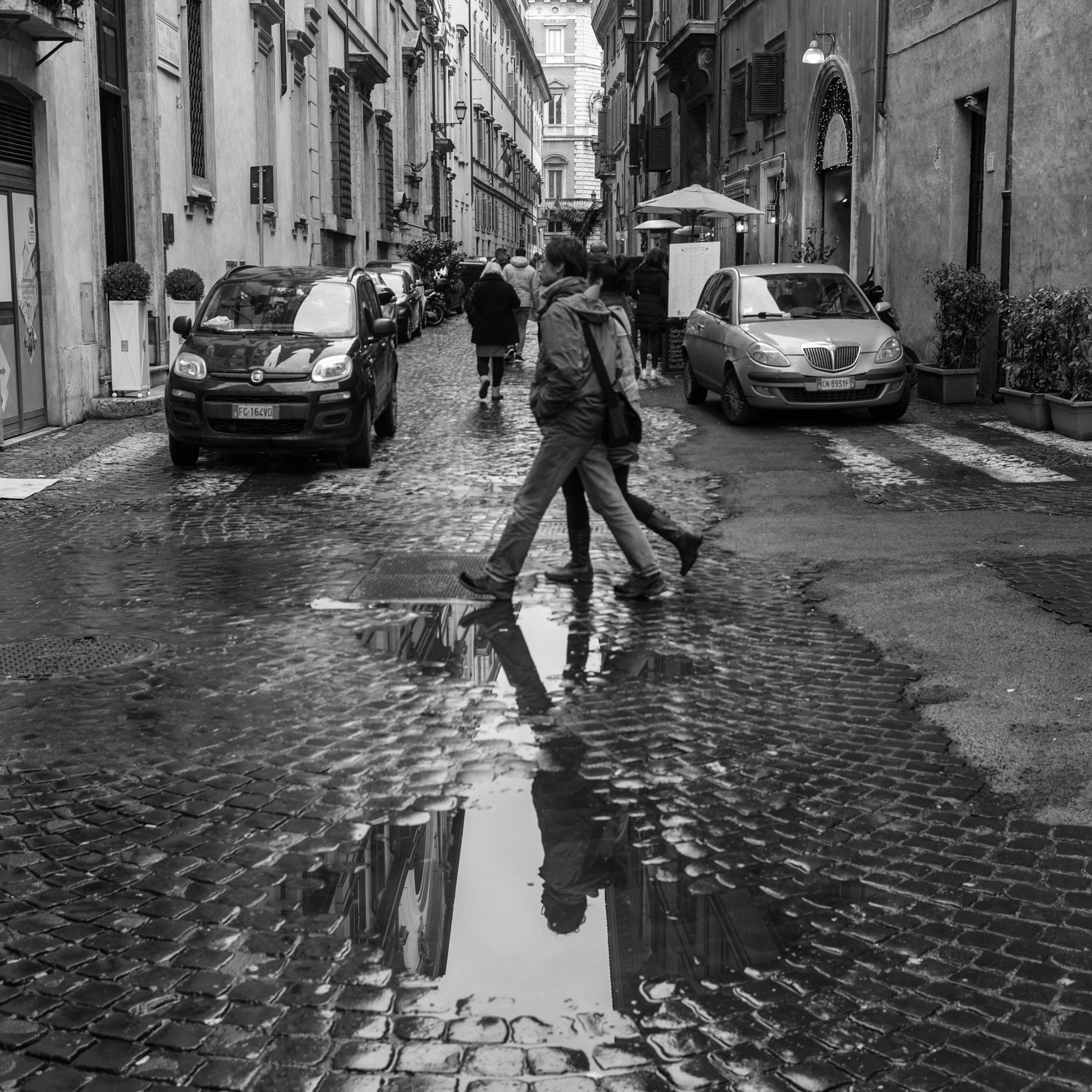 Leica M-Monochrom sample photo. High street photography
