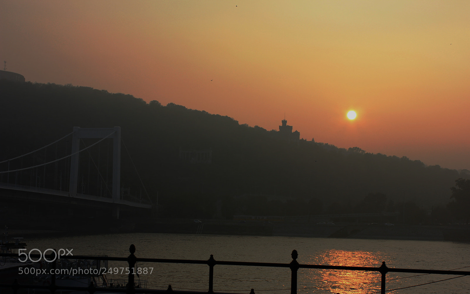 Canon EOS 600D (Rebel EOS T3i / EOS Kiss X5) sample photo. Duna rakpart photography