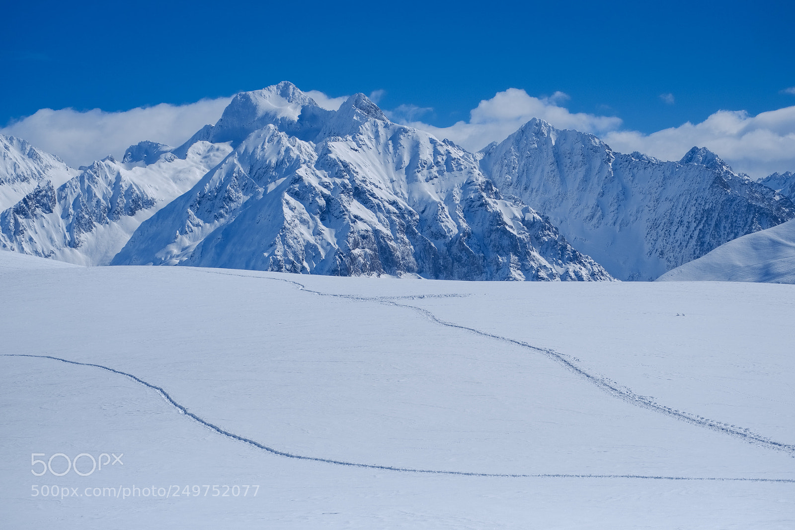 Fujifilm X-T2 sample photo. Snowshoes tracks with mountain photography