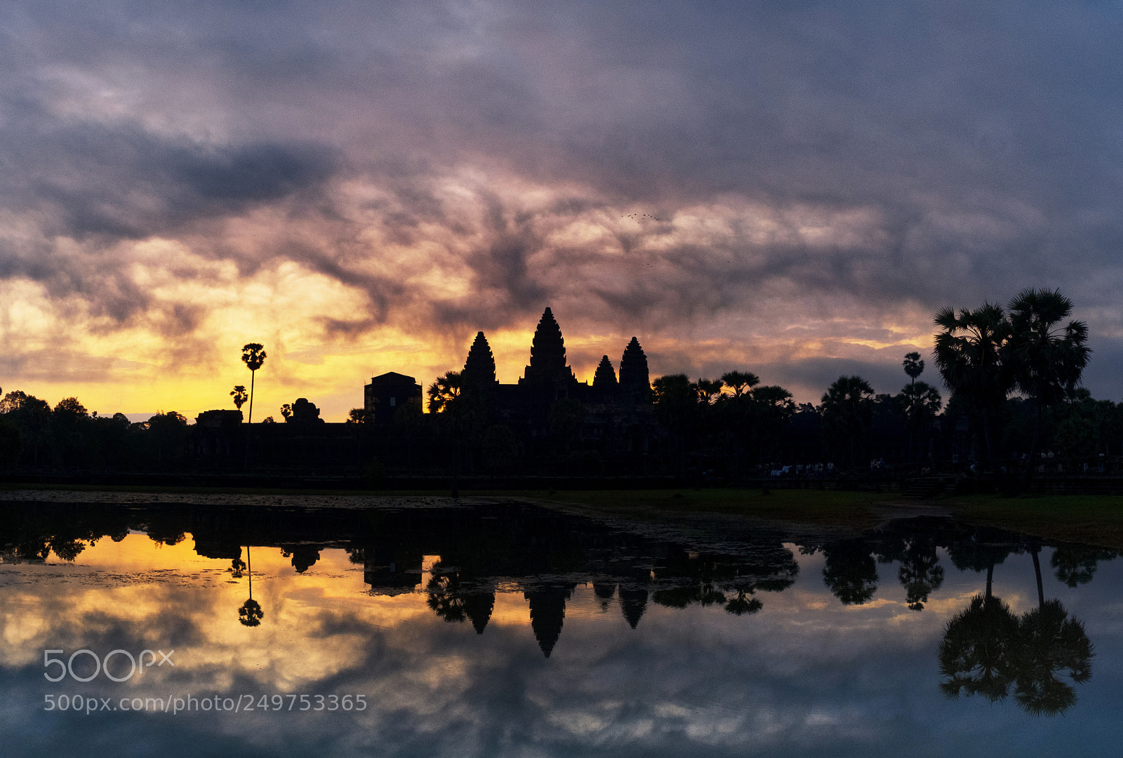 Fujifilm X-Pro2 sample photo. Sunrise at angkor wat photography