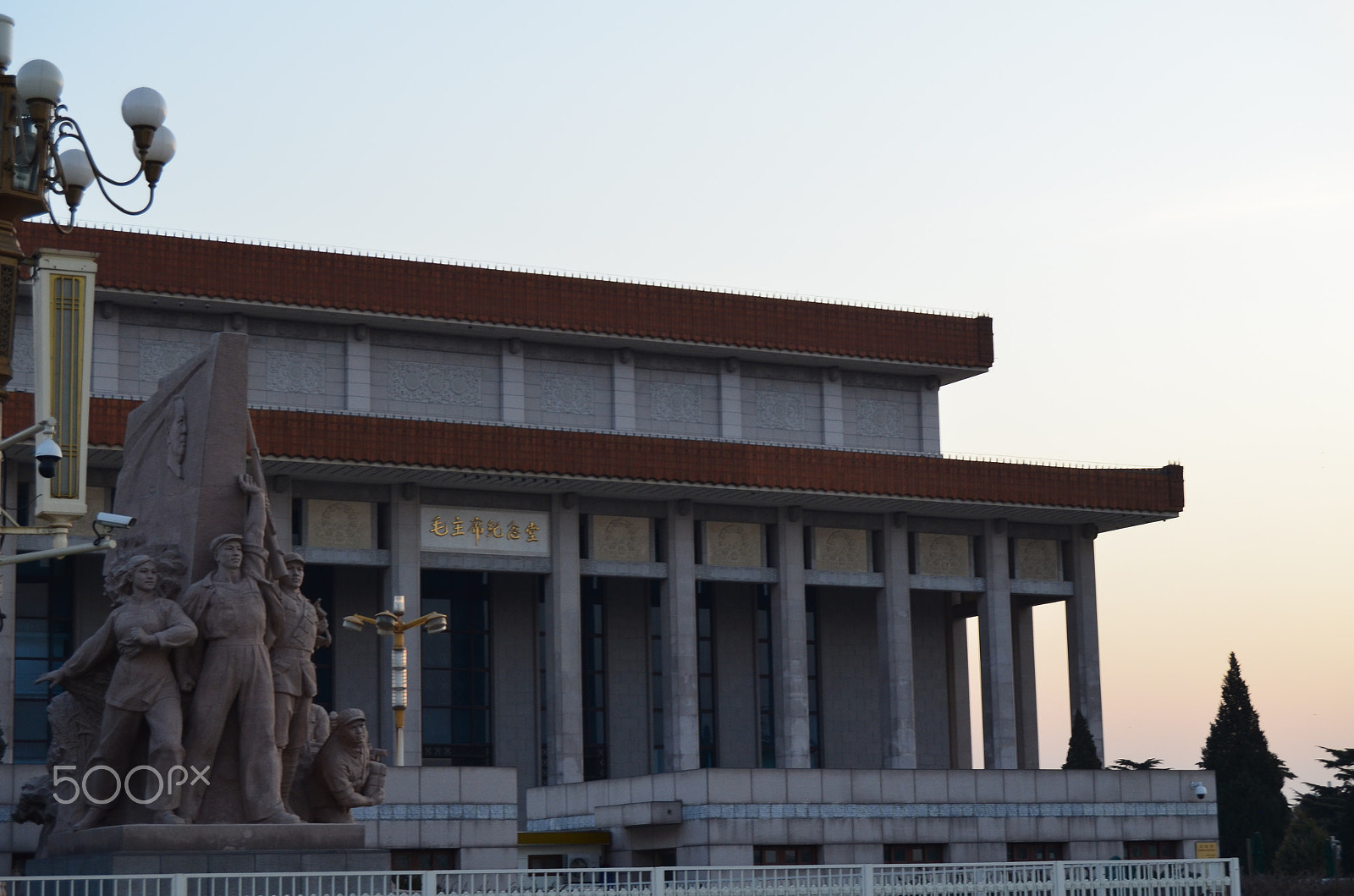 Nikon D5100 + Nikon AF-S DX Nikkor 18-55mm F3.5-5.6G II sample photo. Tiananmen square, the heart of beijing china photography