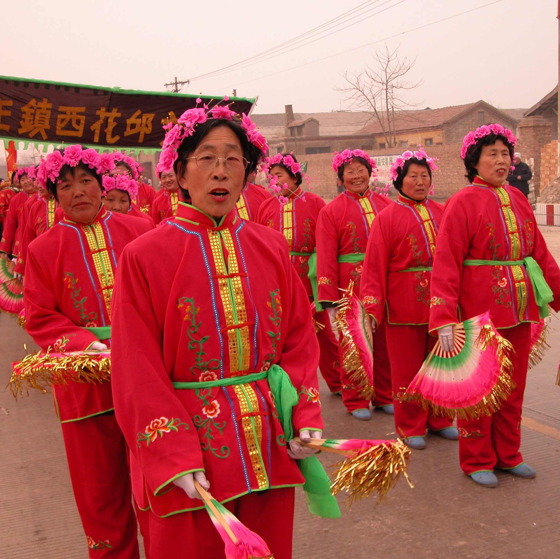 Nikon E5700 sample photo. 節慶上來自各地的秧歌隊，盡情的展現其團隊的舞藝 photography