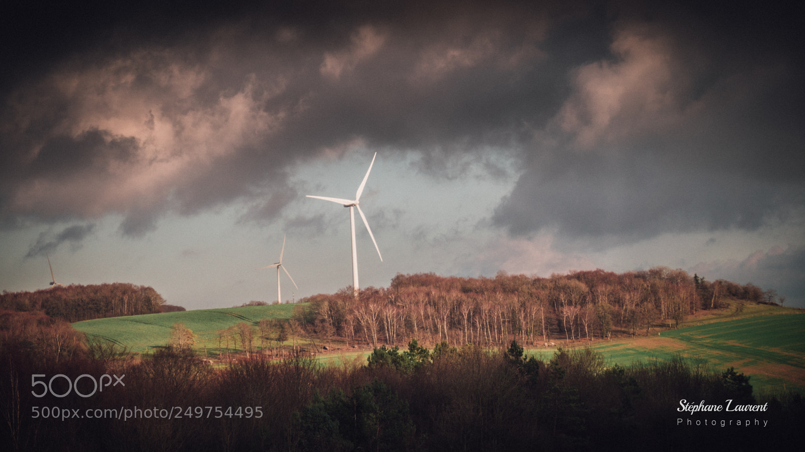 Panasonic Lumix DMC-FZ1000 sample photo. Wind turbine (re) photography