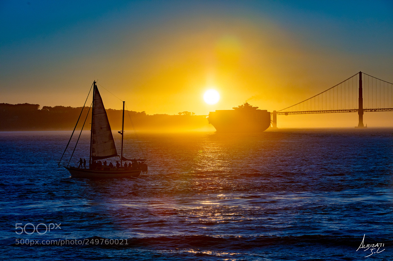 Canon EOS 5DS sample photo. Cargo crossing the golden photography