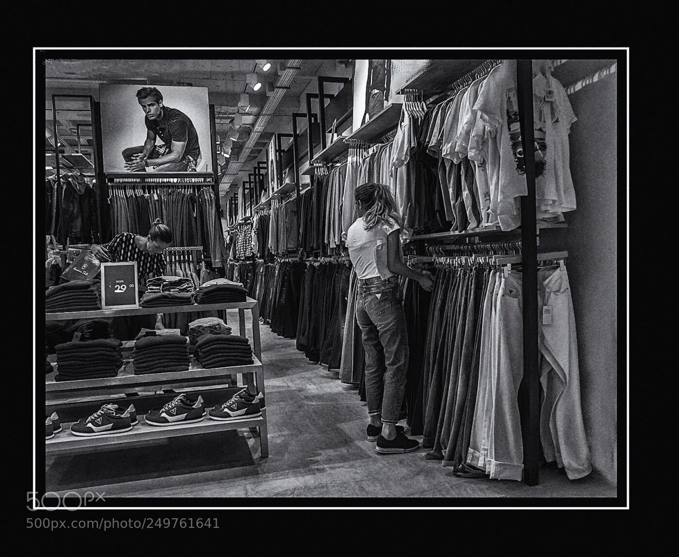 Olympus OM-D E-M5 II sample photo. The shop assistant photography