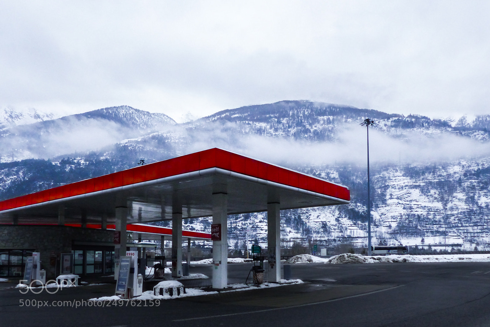 Panasonic Lumix DMC-FZ200 sample photo. Gas-station photography