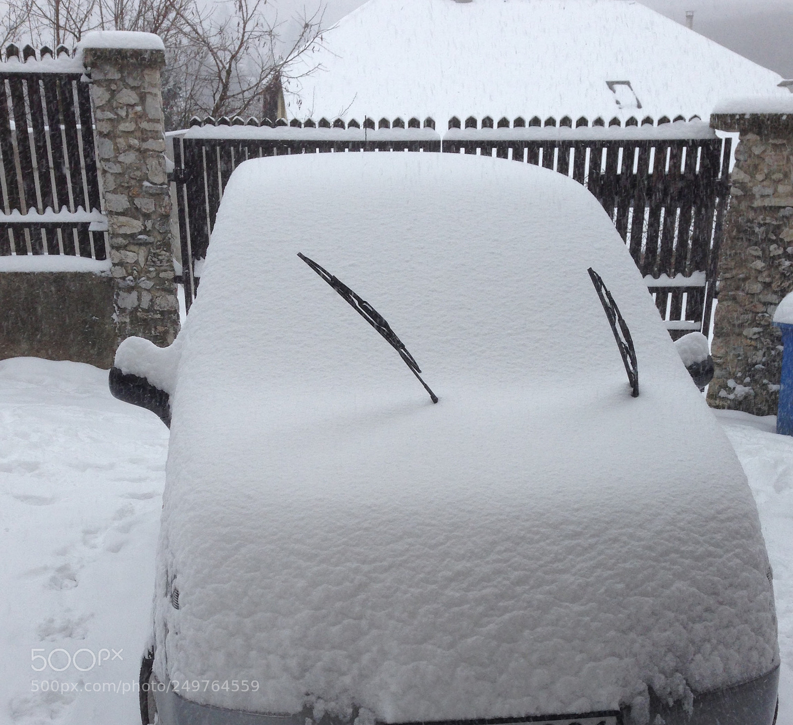 Apple iPhone 5 sample photo. Snow car.. photography