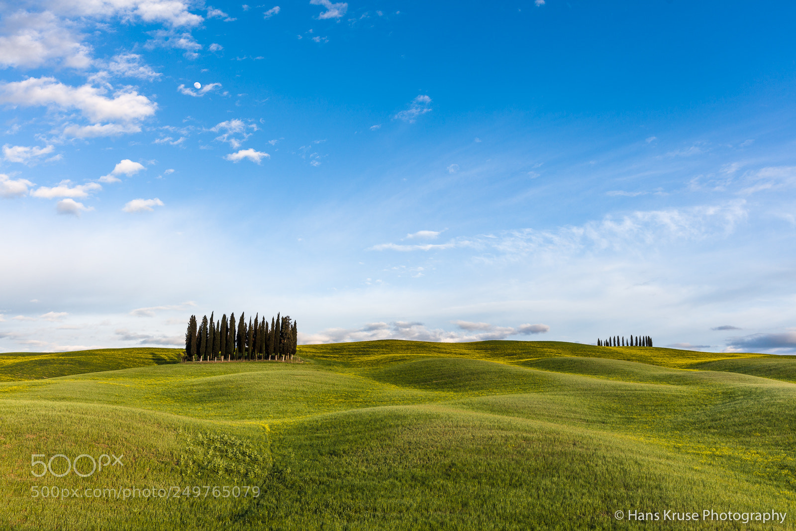Canon EOS 5DS R sample photo. Moon over tuscan landscape photography