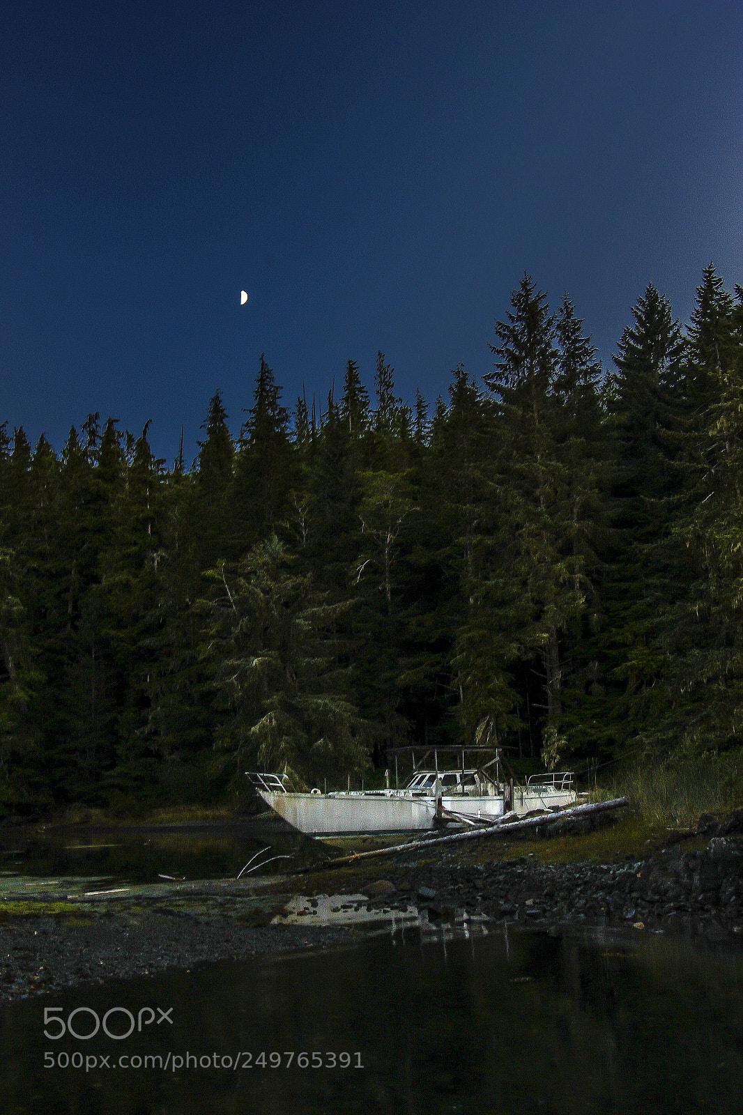 Canon EOS 100D (EOS Rebel SL1 / EOS Kiss X7) sample photo. Sleeping boat photography