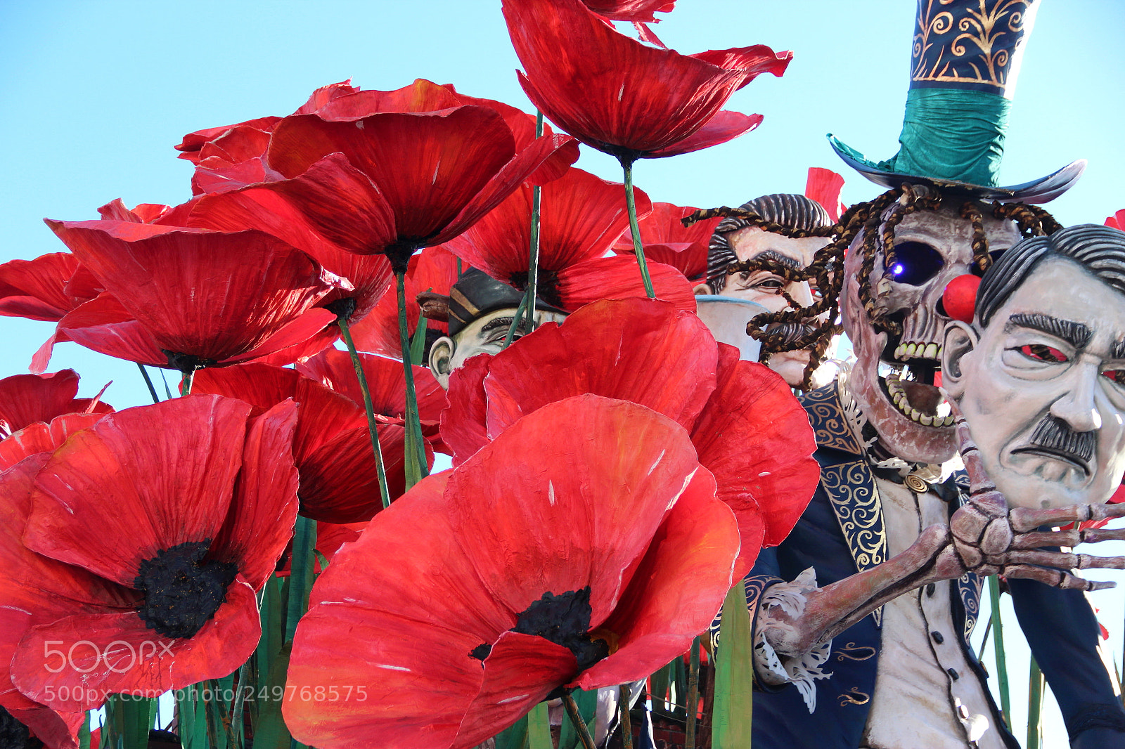 Canon EF-S 18-135mm F3.5-5.6 IS sample photo. The human mask- carnival photography