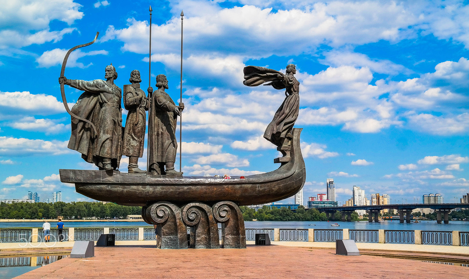 Samsung EK-GN120 sample photo. Monument to the founders of the capital of ukraine photography