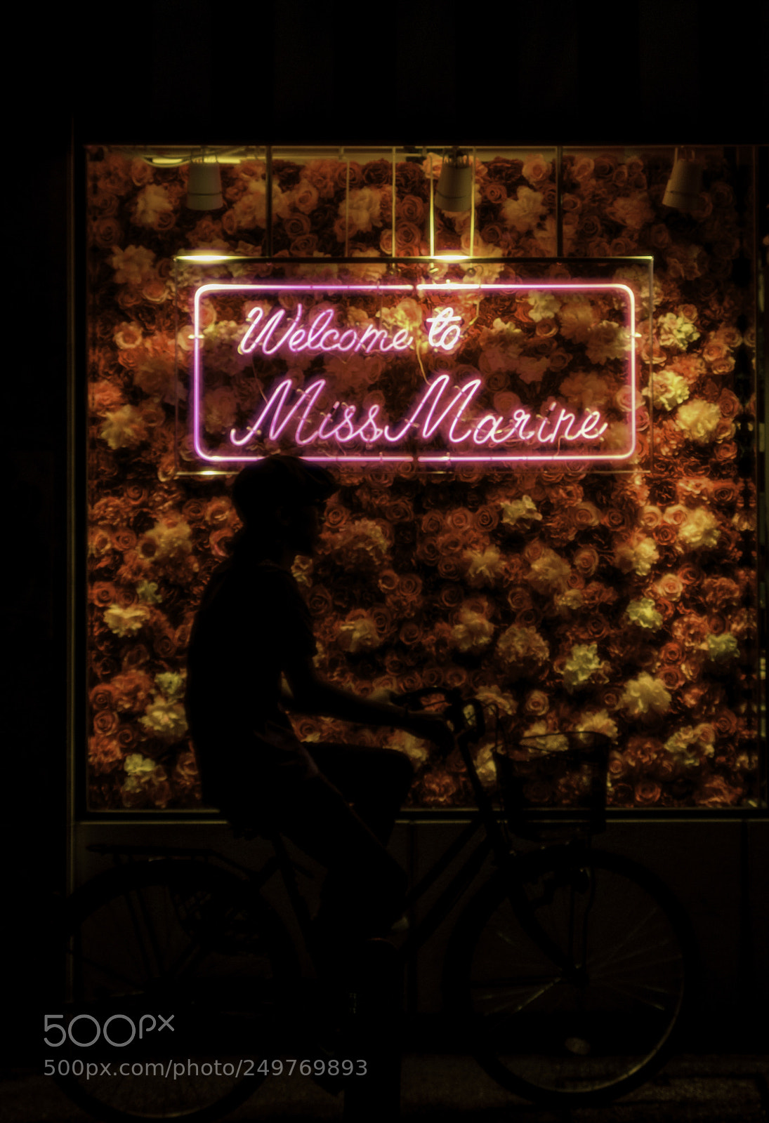 Nikon D7000 sample photo. Passing by a shop photography