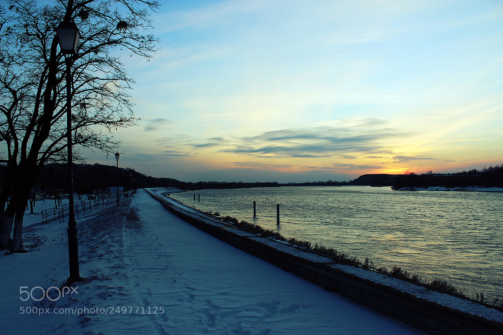 Canon EOS 600D (Rebel EOS T3i / EOS Kiss X5) sample photo. River in winter photography