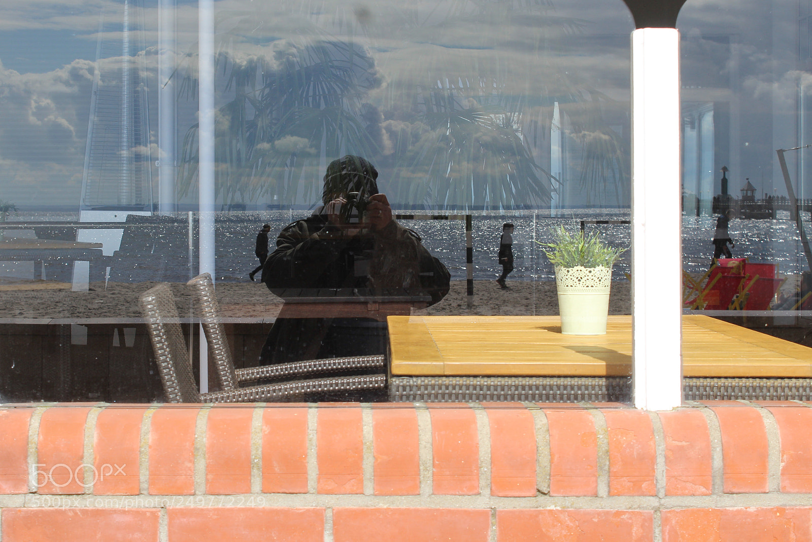 Canon EOS 1200D (EOS Rebel T5 / EOS Kiss X70 / EOS Hi) sample photo. Reflection photography
