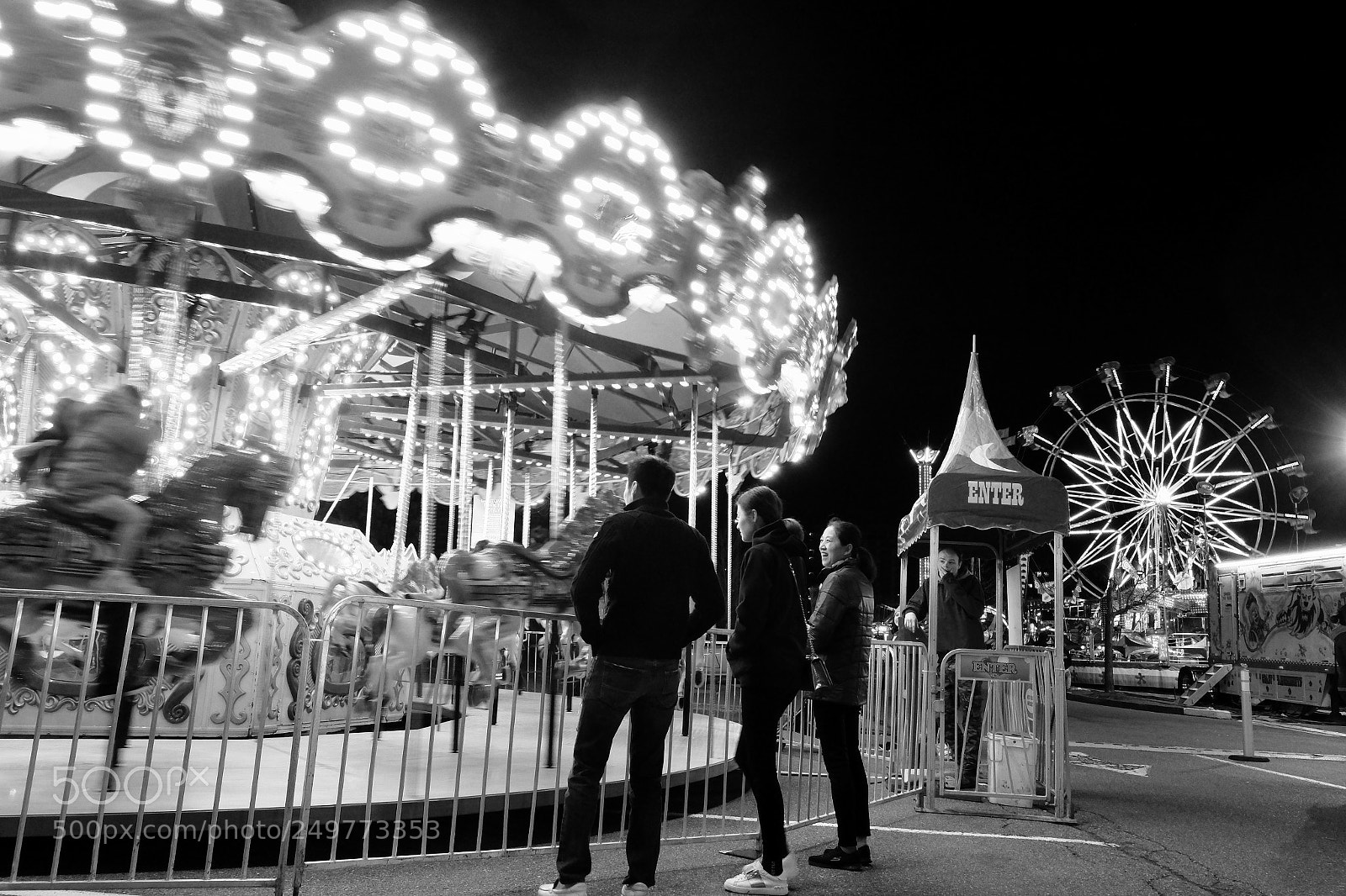 Fujifilm X-T1 sample photo. Carousel in b w photography