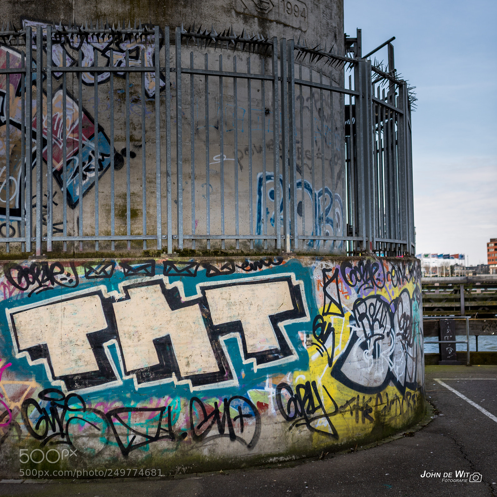 Canon EOS 6D Mark II sample photo. Graffiti photography