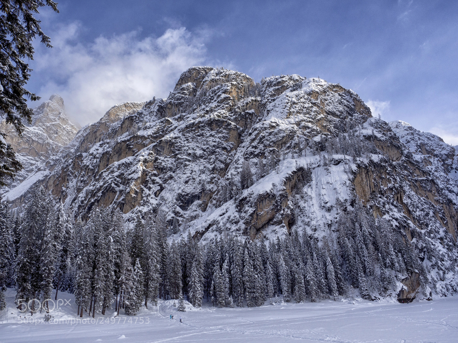 Olympus OM-D E-M10 II sample photo. Lago di braies photography