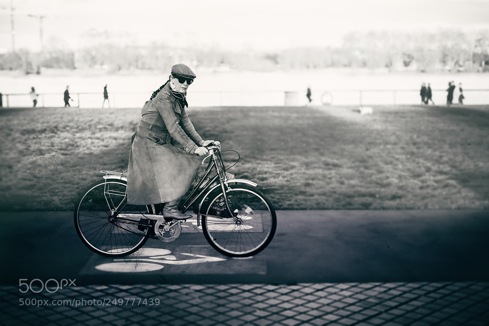 Canon EOS 5D Mark IV sample photo. Women in bike photography