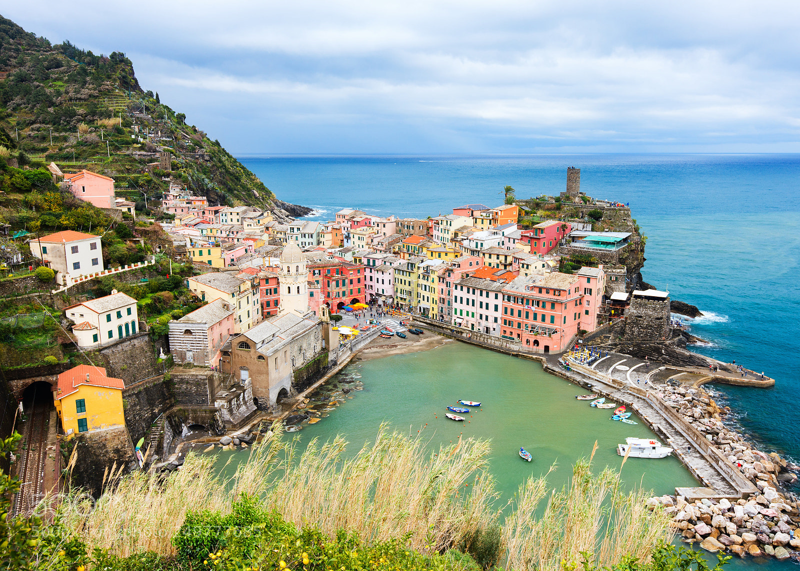 Canon EOS-1Ds Mark III sample photo. Vernazza village in cinque photography