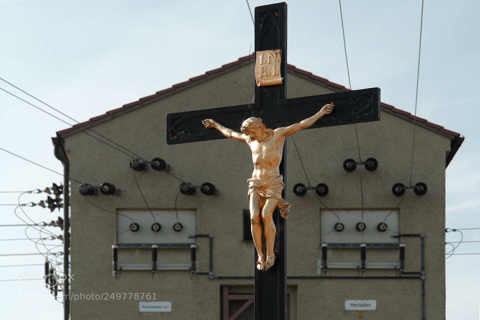 Sony DSC-R1 sample photo. Crucifix in front of photography
