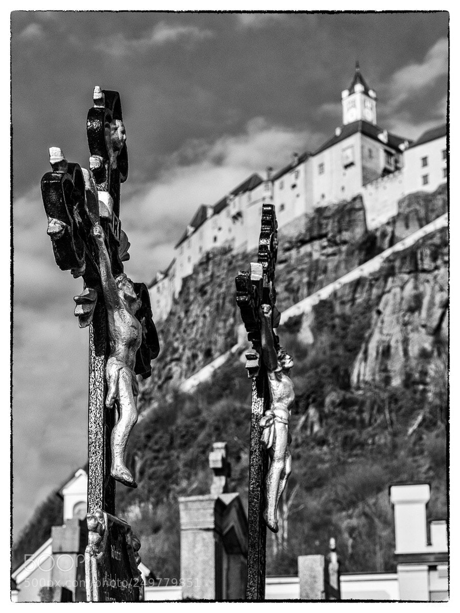 Olympus OM-D E-M5 II sample photo. Crucifixes photography
