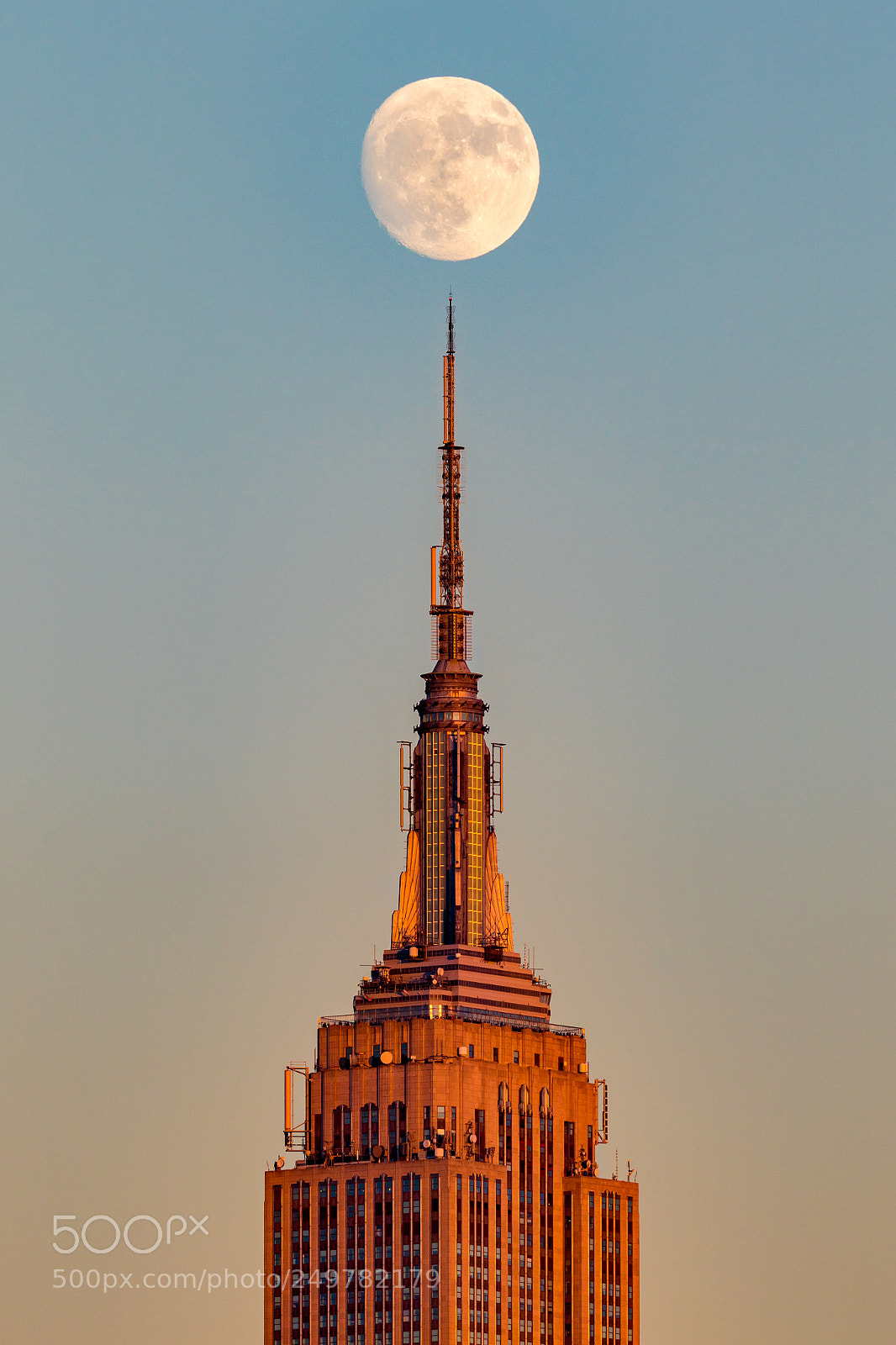 Canon EOS 7D Mark II sample photo. Moon rising over empire photography
