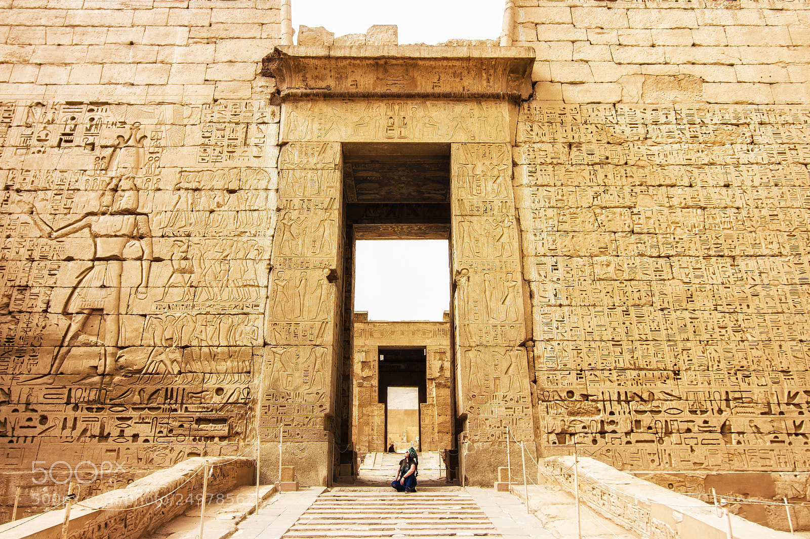 Canon EOS 600D (Rebel EOS T3i / EOS Kiss X5) sample photo. Medinet habu - egypt photography
