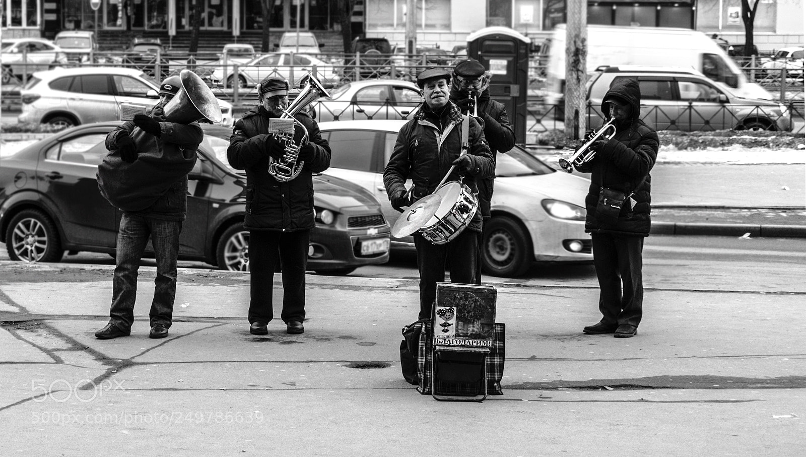 Nikon D5100 sample photo. Street musician photography