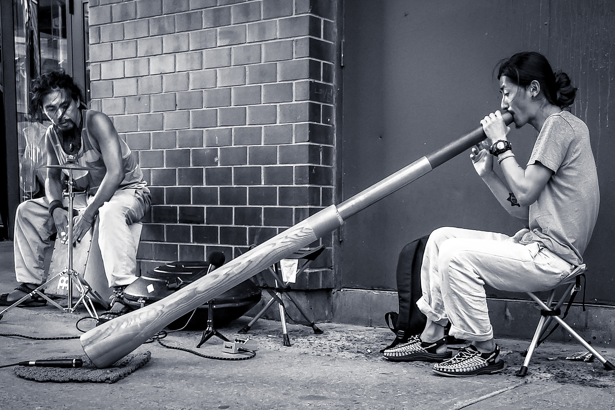 LG G2 sample photo. Street performers // artistes de rue photography