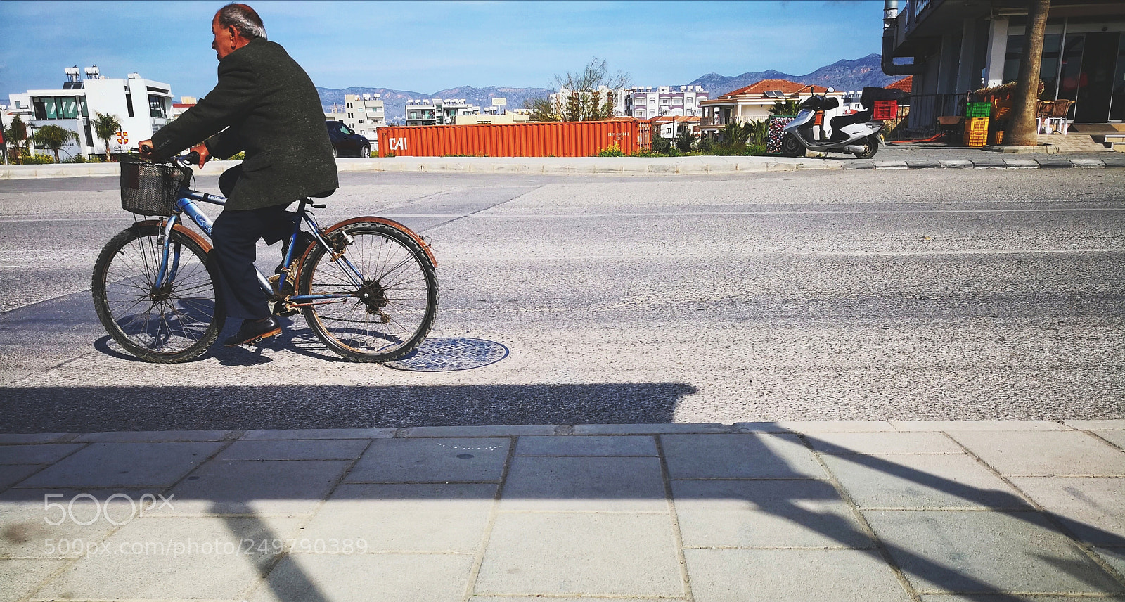 HUAWEI Mate 10 sample photo. Costumized boi riding bike photography