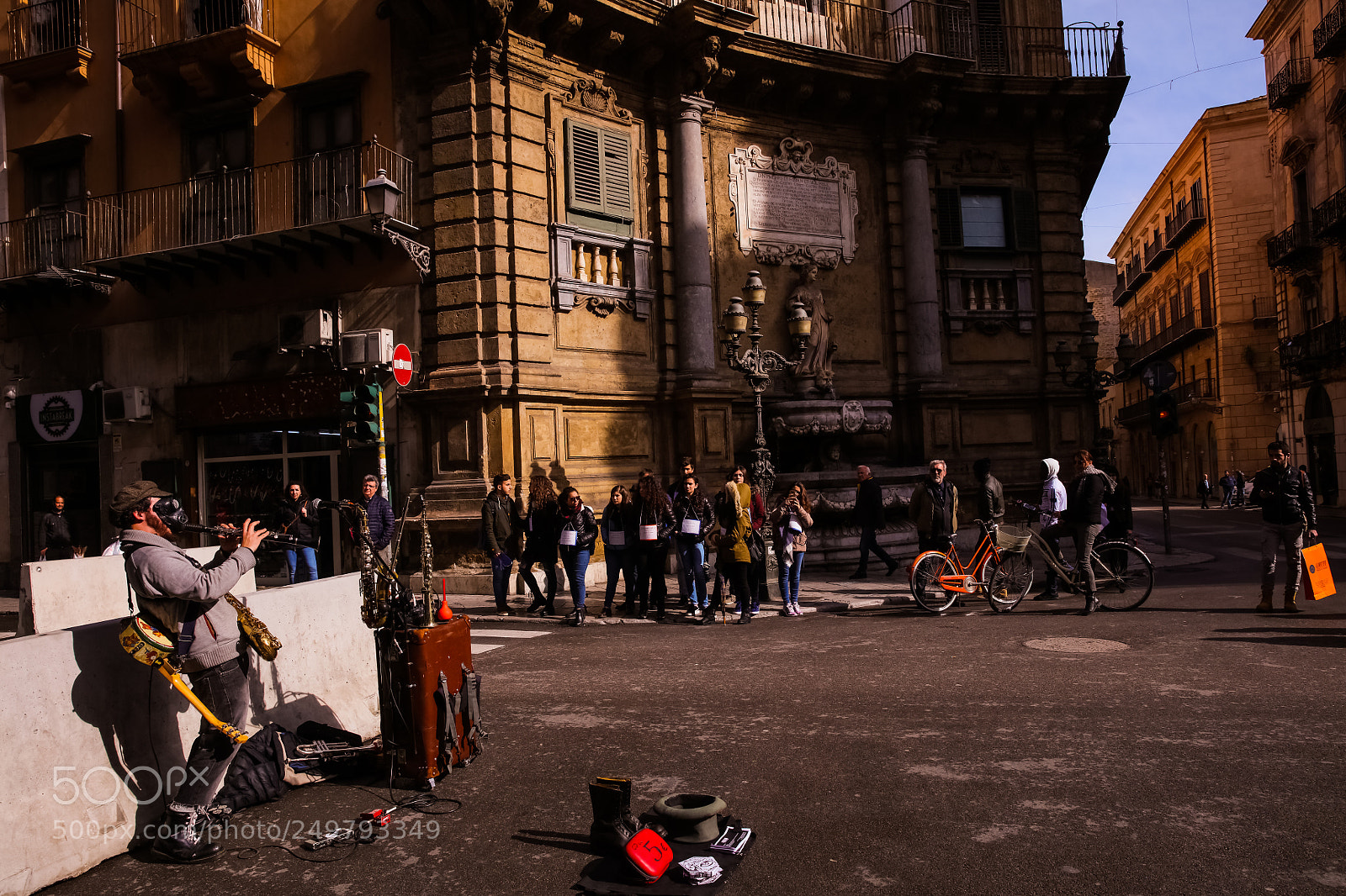 Canon EOS 5DS R sample photo. Happy street musician.♪ photography