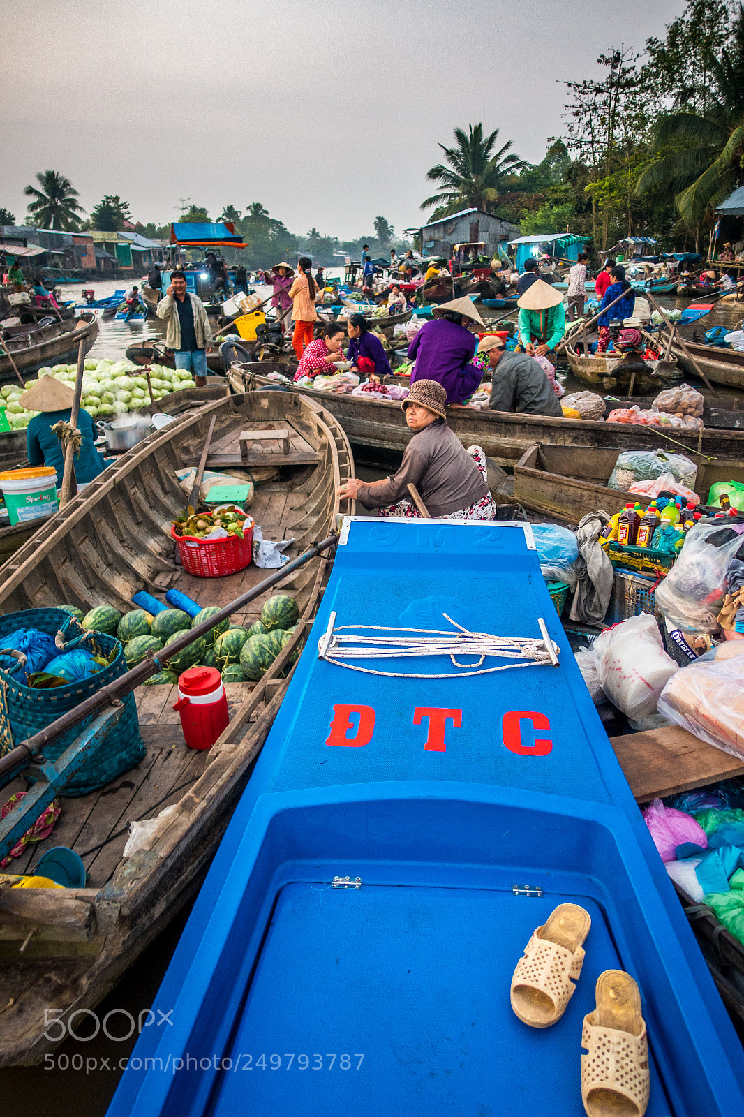 Sony Cyber-shot DSC-RX100 III sample photo. Floating market photography